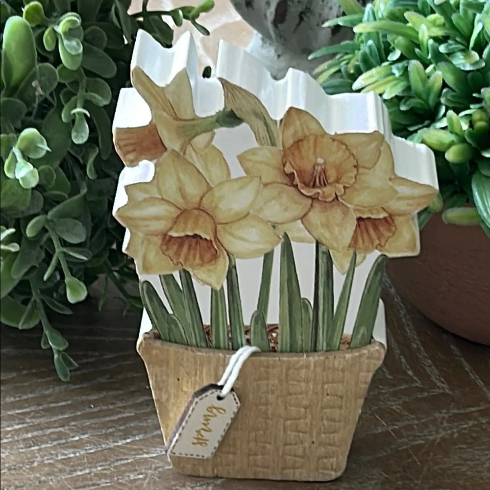 NEW! Cottage Farmhouse Yellow Daffodil Spring Flower Plant Wooden Accent